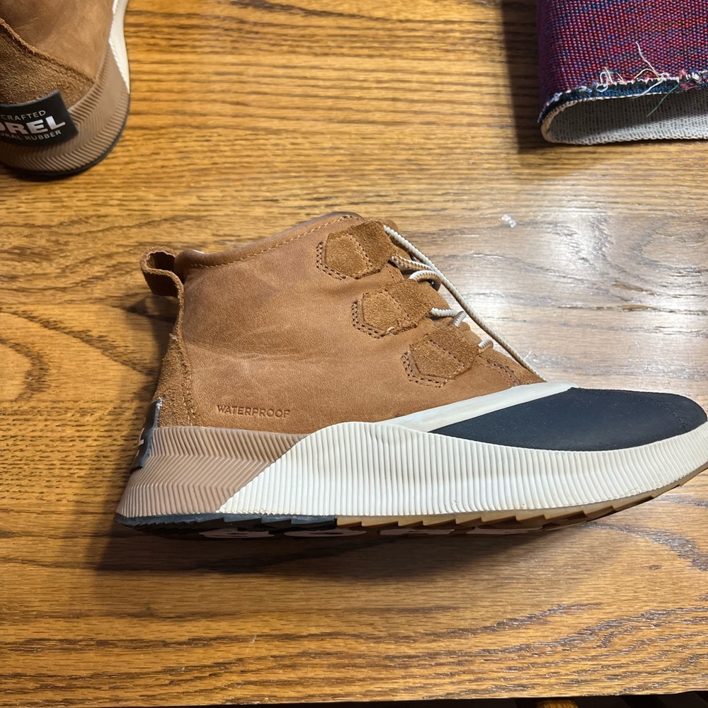 Sorel Brown and Black Winter Boots - Picture 16 of 16